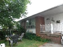 SPACIOUS 3BED. 1 BATH. 1 4-PC BATH. 2 PARKING . MAIN FLOOR
