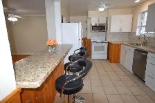 SPACIOUS 3BED. 1 BATH. 1 4-PC BATH. 2 PARKING . MAIN FLOOR - Photo 5