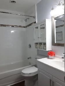 SPACIOUS 3BED. 1 BATH. 1 4-PC BATH. 2 PARKING . MAIN FLOOR - Photo 6
