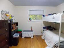 SPACIOUS 3BED. 1 BATH. 1 4-PC BATH. 2 PARKING . MAIN FLOOR - Photo 10