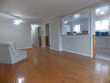 SPACIOUS 3BED. 1 BATH. 1 4-PC BATH. 2 PARKING . MAIN FLOOR - Photo 13