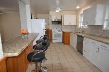 SPACIOUS 3BED. 1 BATH. 1 4-PC BATH. 2 PARKING . MAIN FLOOR - Photo 15