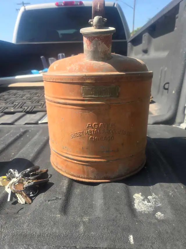 vintage 1 gallon gas can