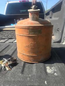 vintage 1 gallon gas can