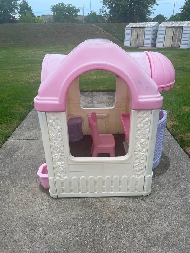 CHILD’S PLAY HOUSE.