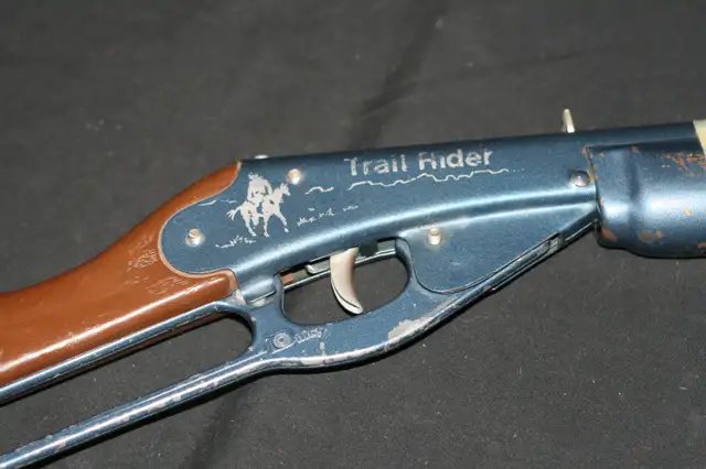 VINTAGE DAISY TRAIL RIDER MODEL 660 POP GUN RICCOCHET TOY RIFLE