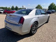 2018 Chrysler 300 300S AWD - Photo 4