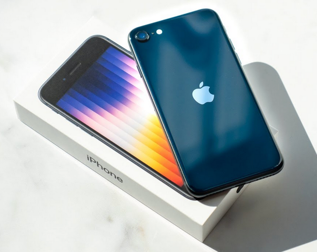 iPhone SE 2022 Midnight in Brand New Condition Unlocked