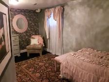 Queen size room  is  exe  home 1 minute from Sheridan   from bus - Photo 5