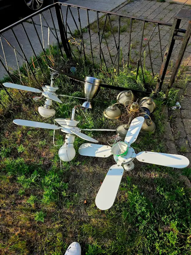 5 ventilateurs de plafonds à donner