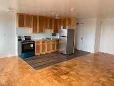1&2Bdrm Apt w/New Kitchen Bath HardwoodFl Incen@Kennedy/Eglinton - Photo 2