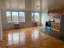 1&2Bdrm Apt w/New Kitchen Bath HardwoodFl Incen@Kennedy/Eglinton - Photo 3