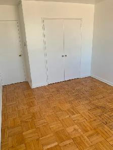 1&2Bdrm Apt w/New Kitchen Bath HardwoodFl Incen@Kennedy/Eglinton - Photo 5