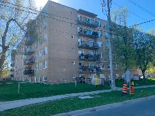 1&2Bdrm Apt w/New Kitchen Bath HardwoodFl Incen@Kennedy/Eglinton - Photo 8