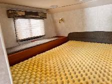 2005 Bigfoot 30C10.11SL Truck Camper – Rare Find, One Owner. - Photo 10