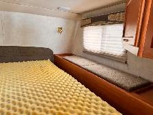 2005 Bigfoot 30C10.11SL Truck Camper – Rare Find, One Owner. - Photo 11