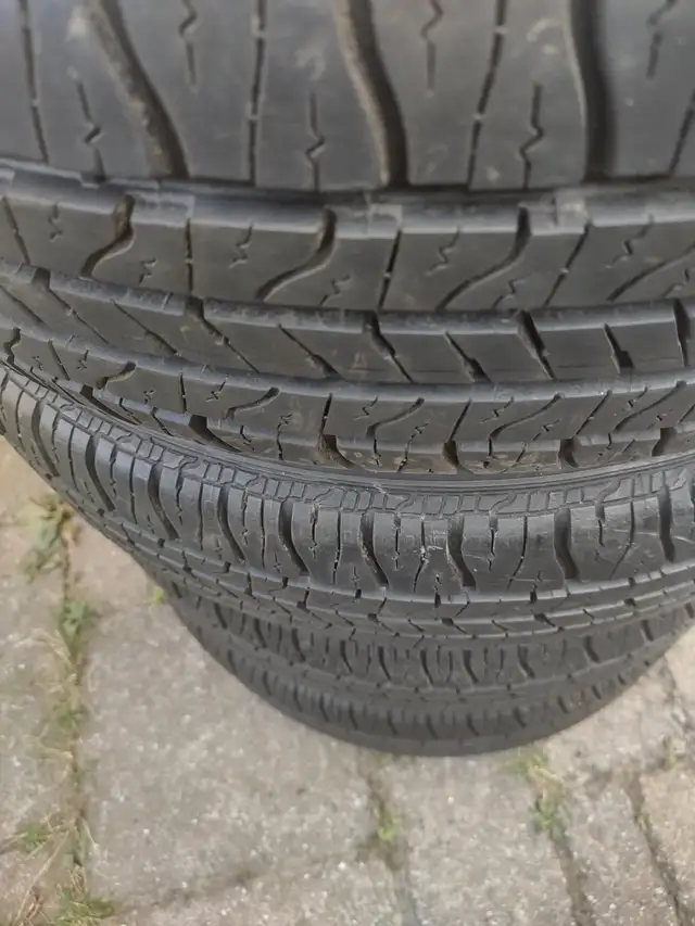 185-65R15x4 pneus été Goodyear comme neufs. Usure 10/32