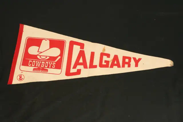 VINTAGE CALGARY COWBOYS PENANT DEFUNCT WHA HOCKEY TEAM RARE