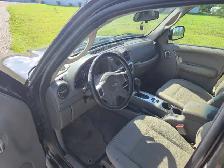 2005 Jeep Liberty - Photo 2