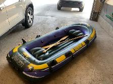 Inflatable 4 person Boat/Raft