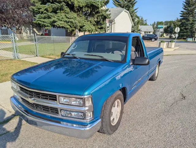 1997 Chevrolet GMT 400 Pick-up Slightly modified