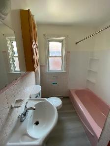 Gorgeous 3-BD Detached House Newly Renovated - Photo 3