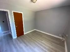 Gorgeous 3-BD Detached House Newly Renovated - Photo 10