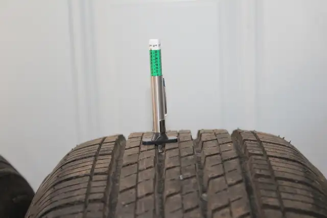 3 bon pneu d’été : Continental 225 / 60 R 17 pratiquement neuf