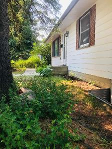 3-Bedroom House in Varsity– Near U of C, LRT & Market mall - Photo 3
