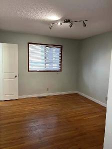 3-Bedroom House in Varsity– Near U of C, LRT & Market mall - Photo 8