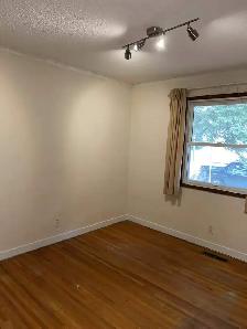 3-Bedroom House in Varsity– Near U of C, LRT & Market mall - Photo 9