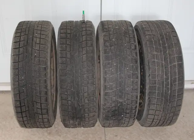 Pneu d’hiver : 4 pneus Yokohama 205 / 60 R16 semel 7/32