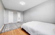 Spacious & Bright 2-Bedroom   Den Apartment for Rent - Photo 2