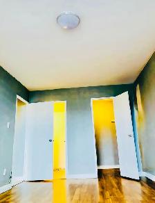 Spacious & Bright 2-Bedroom   Den Apartment for Rent - Photo 3