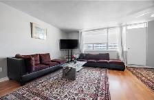 Spacious & Bright 2-Bedroom   Den Apartment for Rent - Photo 4