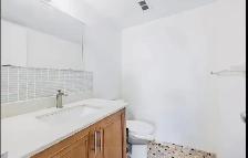 Spacious & Bright 2-Bedroom   Den Apartment for Rent - Photo 8