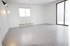 3 Bed 2 Bath Detached House For Rent Richmond Hill $2600 - Photo 2