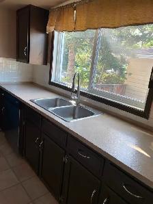 Large Main Floor with 2 Bedrooms in Huntington Hills - Photo 3