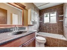 Large Main Floor with 2 Bedrooms in Huntington Hills - Photo 5