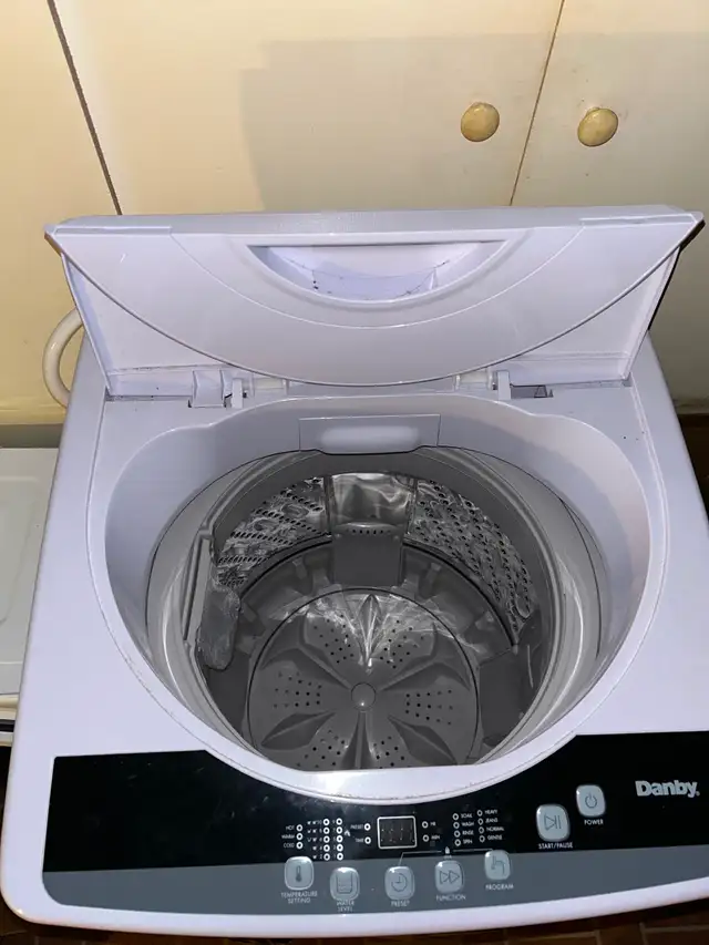 Laveuse à vendre sécheuse portative inclus!