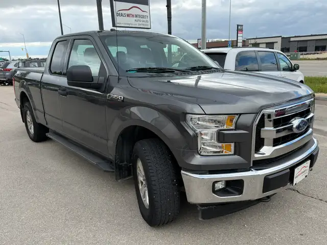 2017 Ford F-150 XLT  4 WD  Extra Cab 3.5 litre V6 only 128,000 k