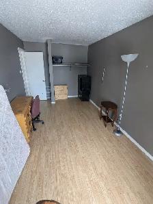 4 min to Algonquin. Woodroffe/Majestic, all inclusive. ASAP - Photo 2