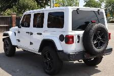 2023 Jeep Wrangler Sahara Altitude 4 Door 4x4 - Photo 2