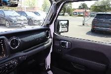 2023 Jeep Wrangler Sahara Altitude 4 Door 4x4 - Photo 7
