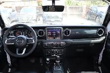 2023 Jeep Wrangler Sahara Altitude 4 Door 4x4 - Photo 17