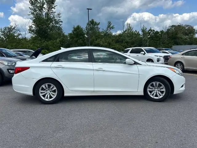 2012 HYUNDAI SONATA GLS | LOW KM | GORGEOUS