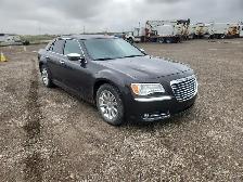 2013 Chrysler 300 - Photo 2