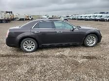 2013 Chrysler 300 - Photo 7