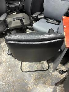 Leather Visitor Chair – Excellent Condition-Ufficio Furniture! - Photo 6