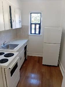 Bachelor/Studio Available at 2532 Lakeshore Blvd W, Toronto !